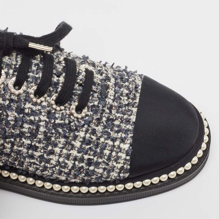 Pre Owned Chanel Black/White Tweed and Canvas Cap Toe Faux Pearl Trim Oxfords Sneakers Size 38