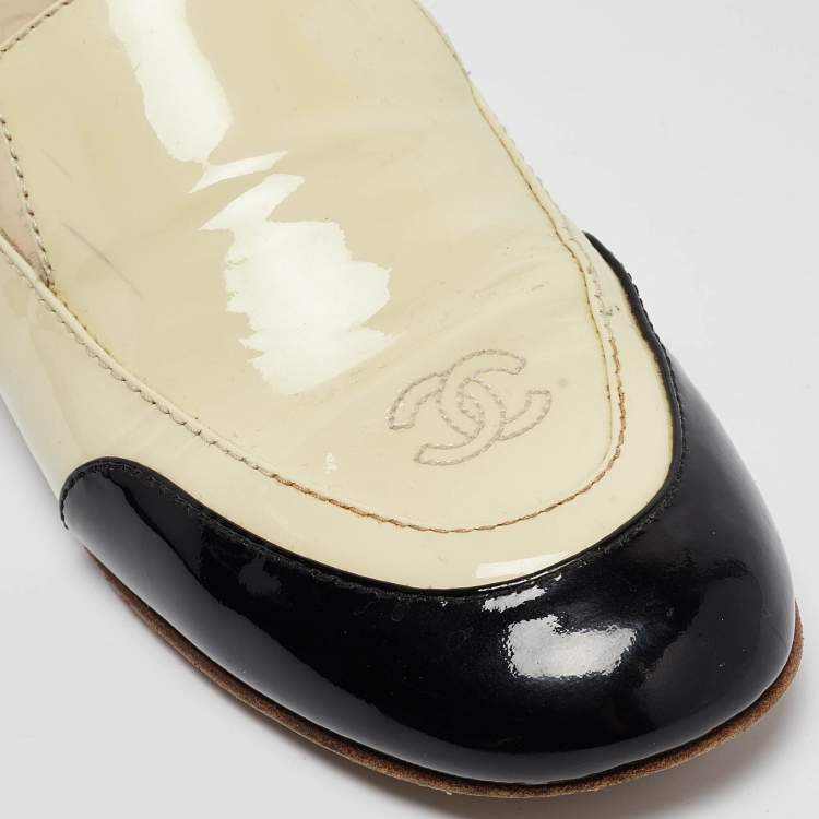 Pre Owned Chanel Black/Cream Patent Slip On Loafers Size 37