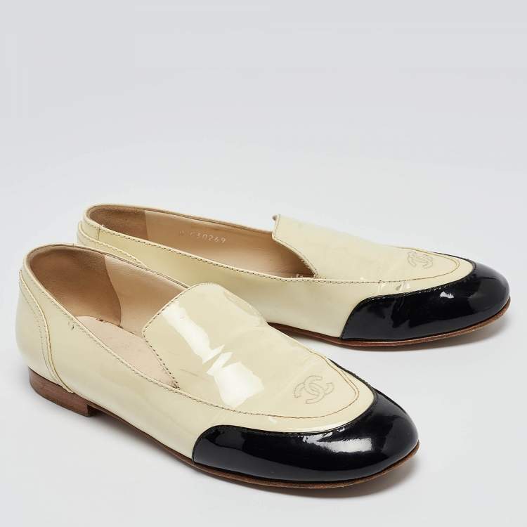 Pre Owned Chanel Black/Cream Patent Slip On Loafers Size 37