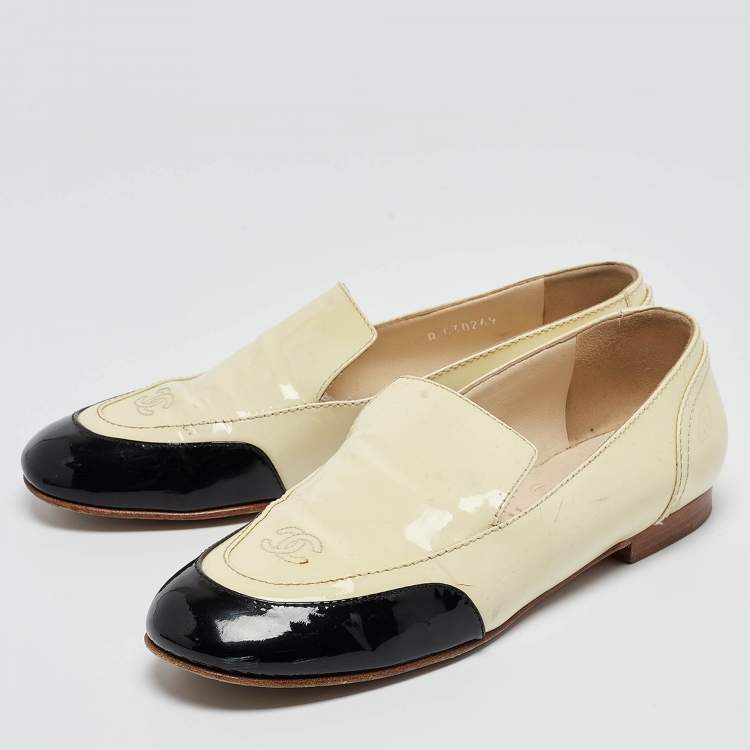 Pre Owned Chanel Black/Cream Patent Slip On Loafers Size 37
