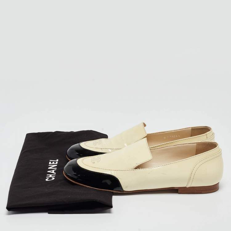 Pre Owned Chanel Black/Cream Patent Slip On Loafers Size 37
