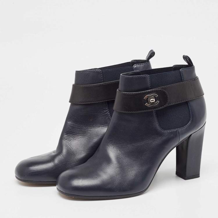 Pre Owned Chanel Navy Blue/Black Leather CC Turnlock Ankle Boots Size 39