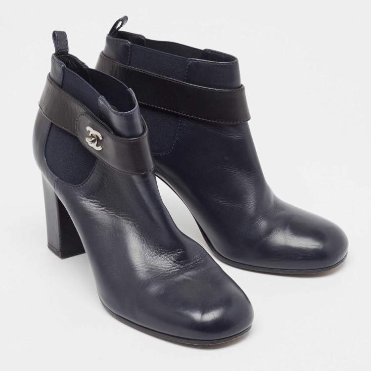 Pre Owned Chanel Navy Blue/Black Leather CC Turnlock Ankle Boots Size 39