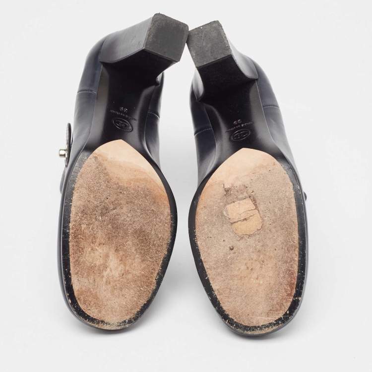 Pre Owned Chanel Navy Blue/Black Leather CC Turnlock Ankle Boots Size 39