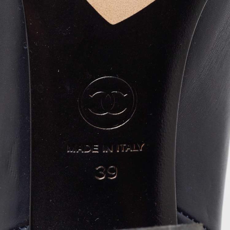 Pre Owned Chanel Navy Blue/Black Leather CC Turnlock Ankle Boots Size 39