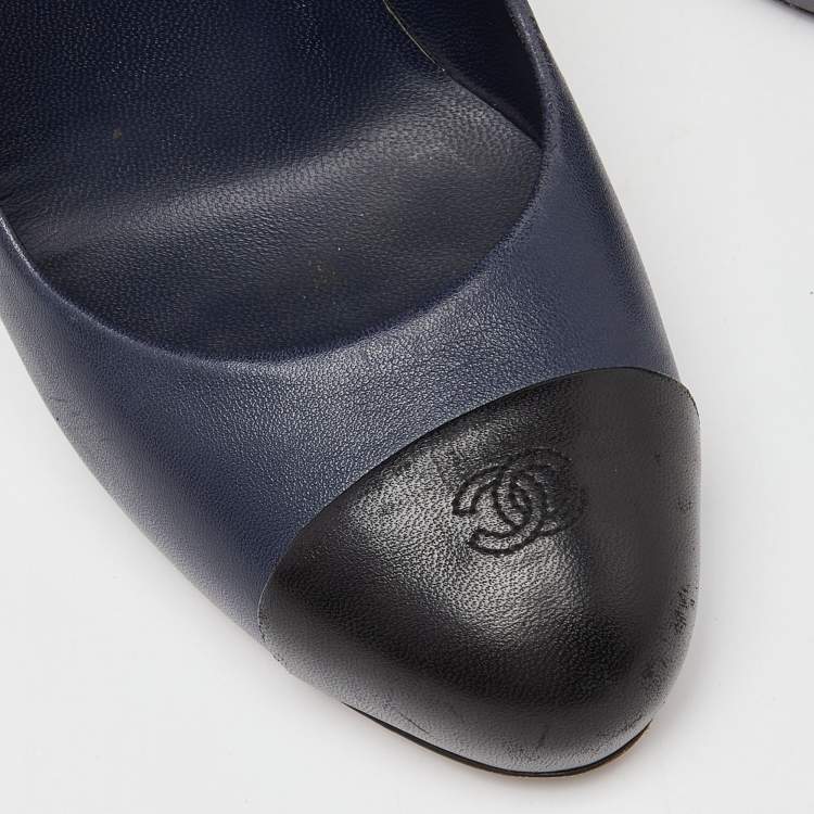 Pre Owned Chanel Blue/Black Leather CC Cap Toe Pumps Size 40