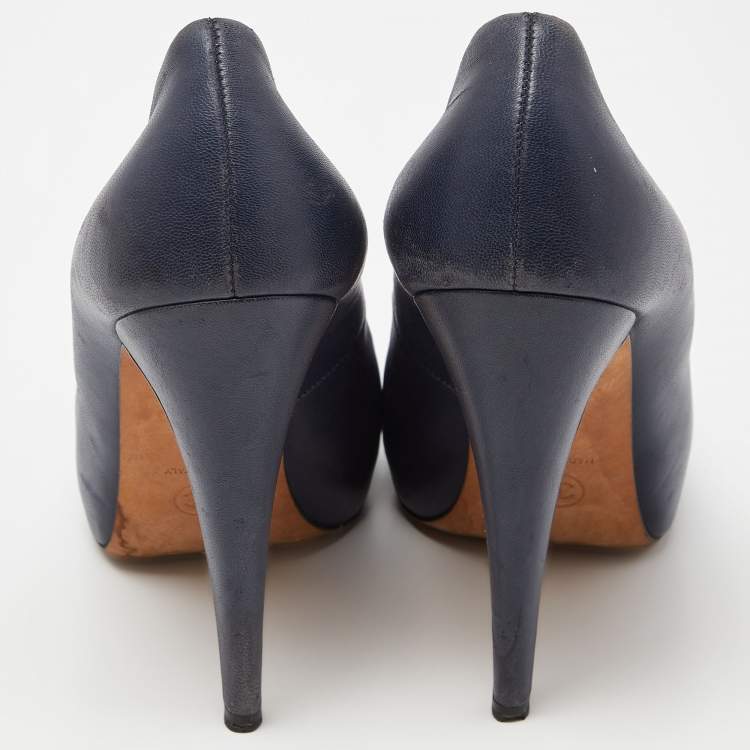 Pre Owned Chanel Blue/Black Leather CC Cap Toe Pumps Size 40