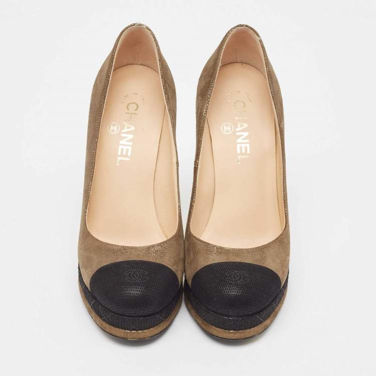 مملوكة مسبقًا Chanel Metallic Olive Green/Black Textured Suede CC Platform Pumps Size 38