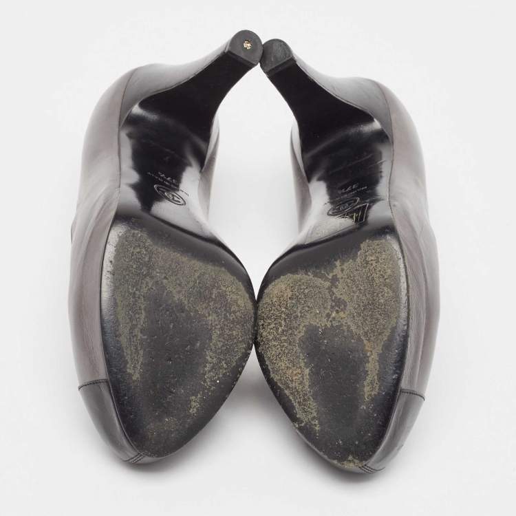 Pre Owned Chanel Grey/Black Leather Cap Toe Pumps Size 37.5