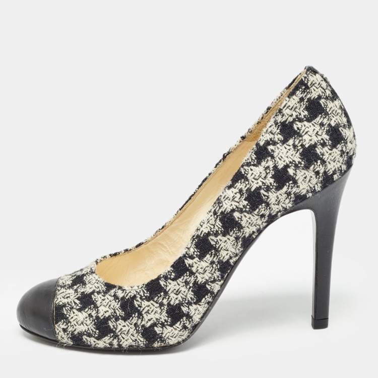 Pre Owned Chanel Black/White Tweed and Leather Cap Toe CC Pumps Size 38.5