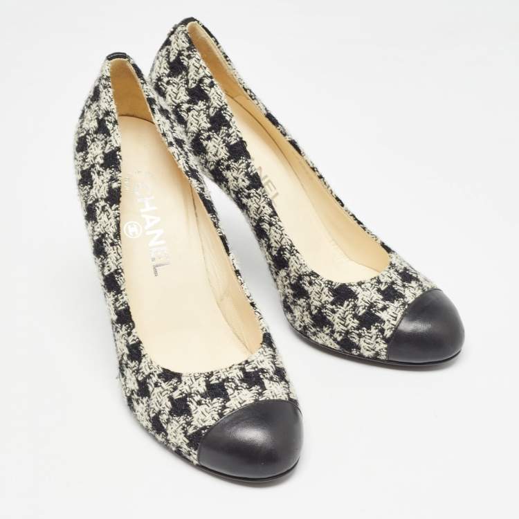 Pre Owned Chanel Black/White Tweed and Leather Cap Toe CC Pumps Size 38.5