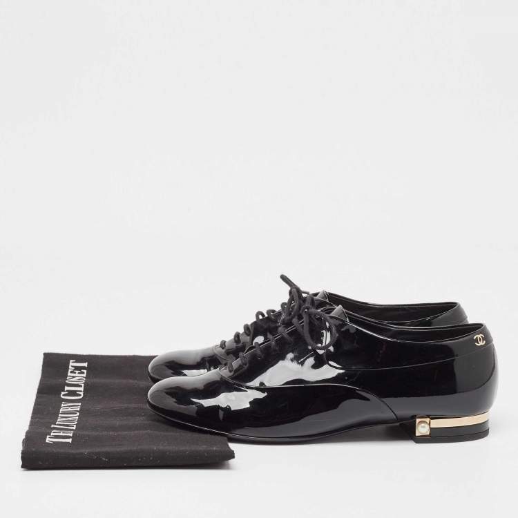 Pre Owned Chanel Black Patent Leather CC Lace Up Oxfords Size 40.5 