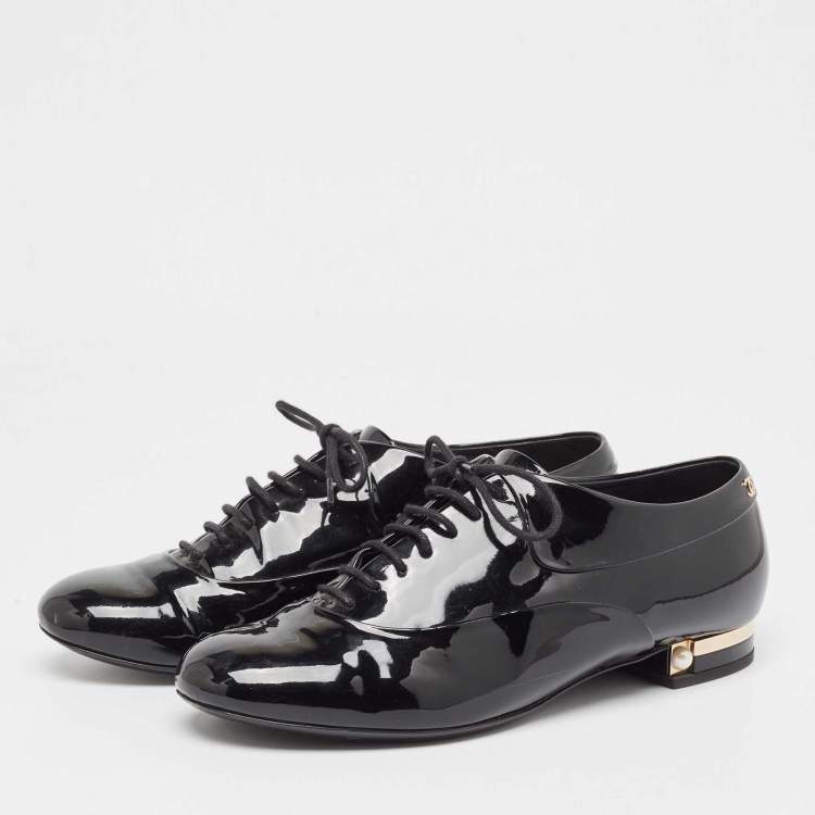 Pre Owned Chanel Black Patent Leather CC Lace Up Oxfords Size 40.5 