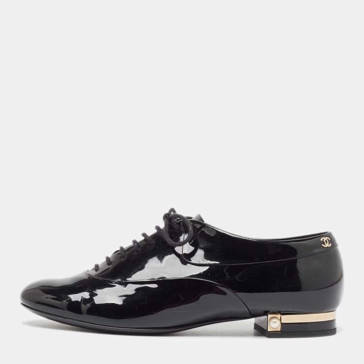 Pre Owned Chanel Black Patent Leather CC Lace Up Oxfords Size 40.5 