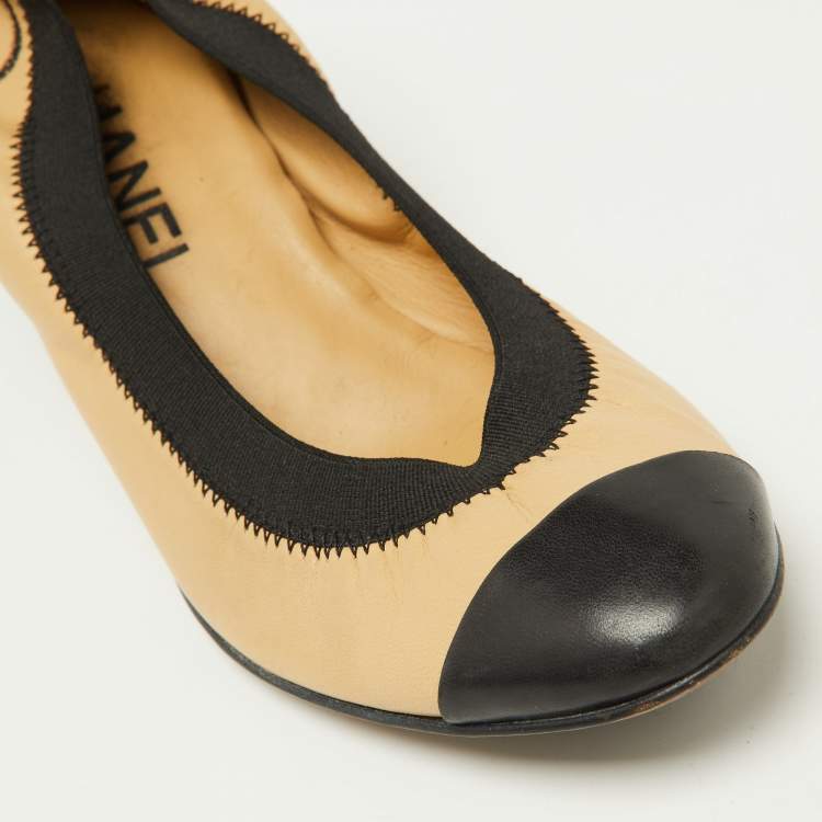 Pre Owned Chanel Beige/Black Leather Cap Toe Scrunch Ballet Pumps Size 36