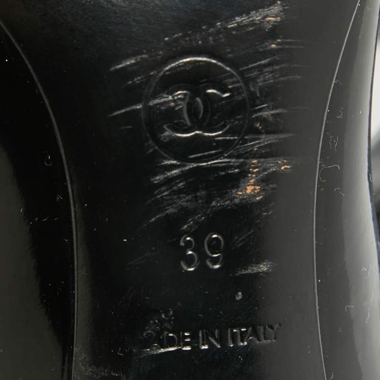Pre Owned Chanel Black Patent and Leather CC Scrunch Pumps Size 39