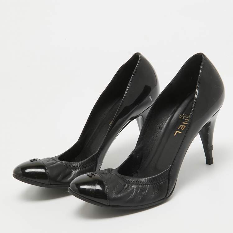 Pre Owned Chanel Black Patent and Leather CC Scrunch Pumps Size 39