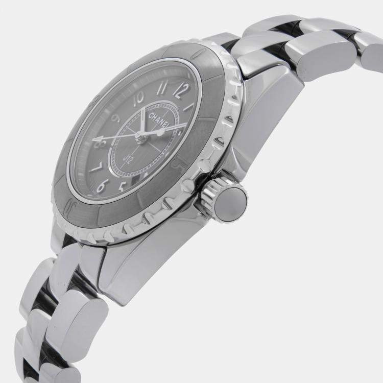 Pre Owned Chanel Black Ceramic J12 H2978 Quartz Women's Wristwatch 33 mm