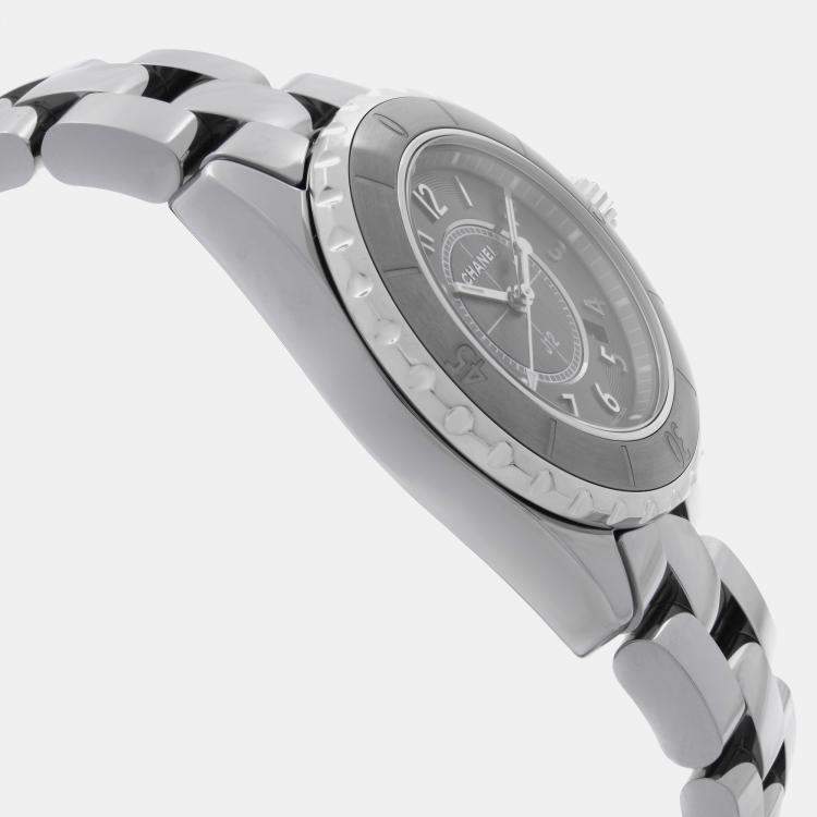 Pre Owned Chanel Black Ceramic J12 H2978 Quartz Women's Wristwatch 33 mm
