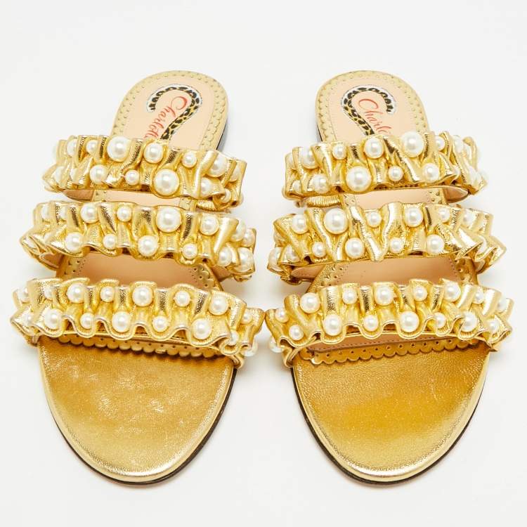 مملوكة مسبقًا Charlotte Olympia Pearl Embellished Size 35 Gold Pleated Leather Flat Slides