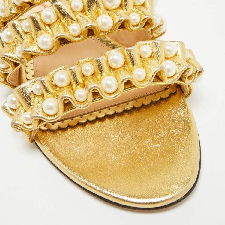 مملوكة مسبقًا Charlotte Olympia Pearl Embellished Size 35 Gold Pleated Leather Flat Slides