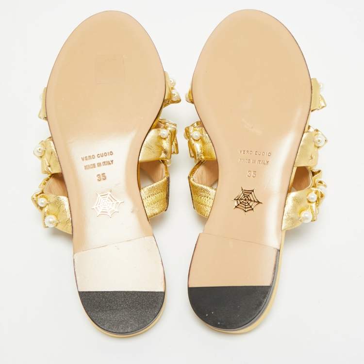مملوكة مسبقًا Charlotte Olympia Pearl Embellished Size 35 Gold Pleated Leather Flat Slides
