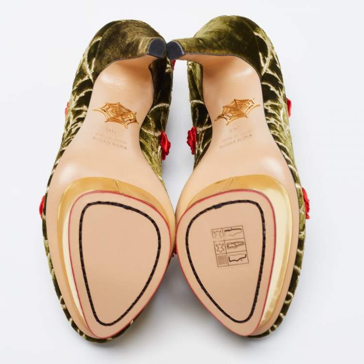 مملوكة مسبقًا Charlotte Olympia Green/Red Velvet Floral Applique Dolly Platform Pumps Size 36 