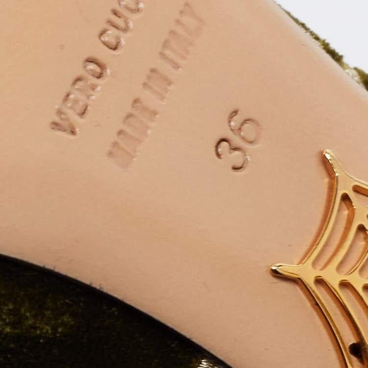 مملوكة مسبقًا Charlotte Olympia Green/Red Velvet Floral Applique Dolly Platform Pumps Size 36 