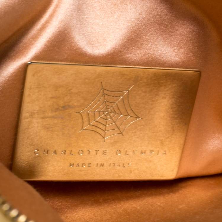مملوكة مسبقًا Charlotte Olympia Cream Patent Leather Chain Clutch