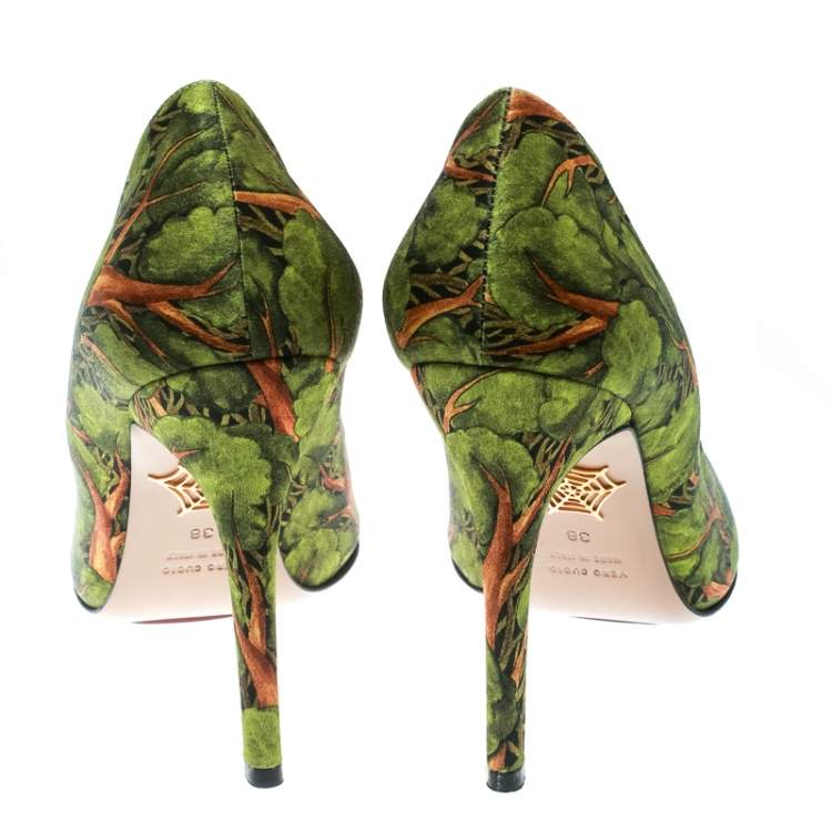 Pre Owned Charlotte Olympia Green Printed Satin Bear Necessities Pointed Toe Pumps Size 38