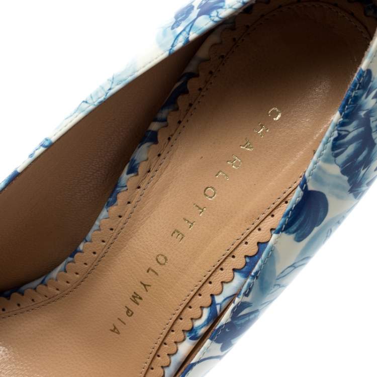 Pre Owned Charlotte Olympia Blue/White Ming Koi Carp Print Patent Leather Pointed Toe Pumps 35.5