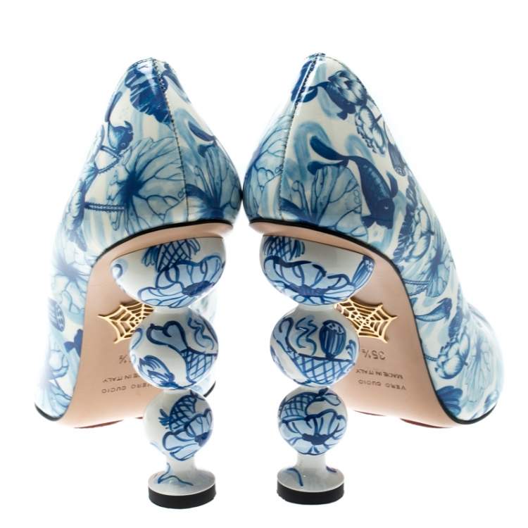 Pre Owned Charlotte Olympia Blue/White Ming Koi Carp Print Patent Leather Pointed Toe Pumps 35.5