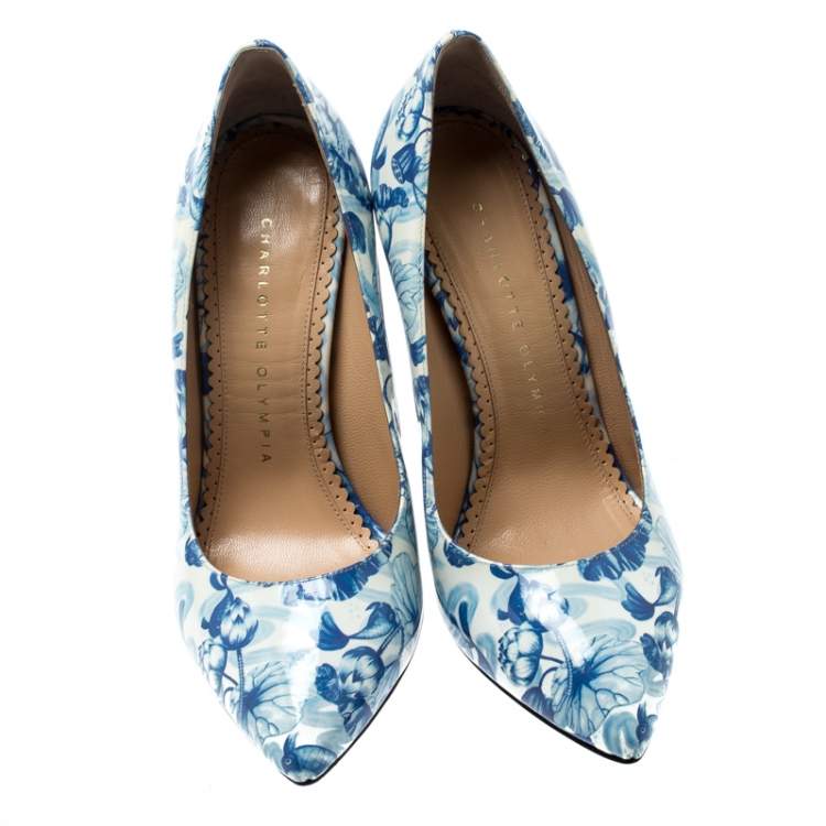 Pre Owned Charlotte Olympia Blue/White Ming Koi Carp Print Patent Leather Pointed Toe Pumps 35.5