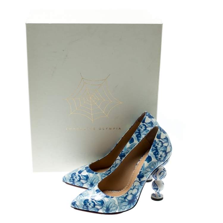 Pre Owned Charlotte Olympia Blue/White Ming Koi Carp Print Patent Leather Pointed Toe Pumps 35.5