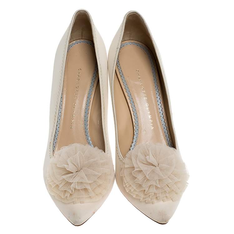 مملوكة مسبقًا Charlotte Olympia Cream Canvas Desiree Pom Pom Pumps Size 41