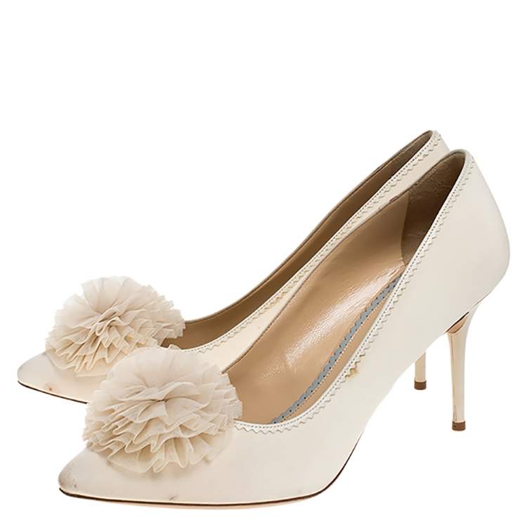 مملوكة مسبقًا Charlotte Olympia Cream Canvas Desiree Pom Pom Pumps Size 41
