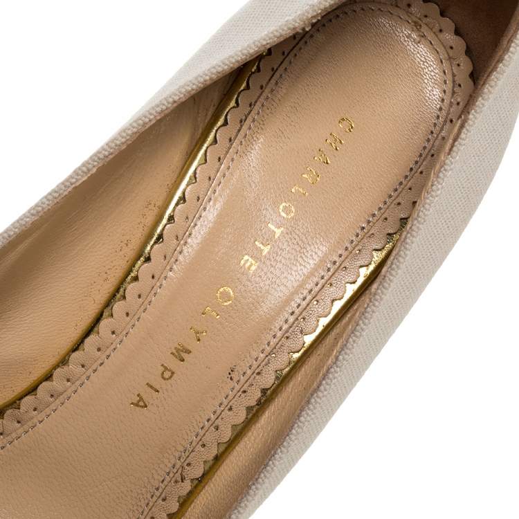 مملوكة مسبقًا Charlotte Olympia Beige Canvas Dolly Platform Pumps Size 39