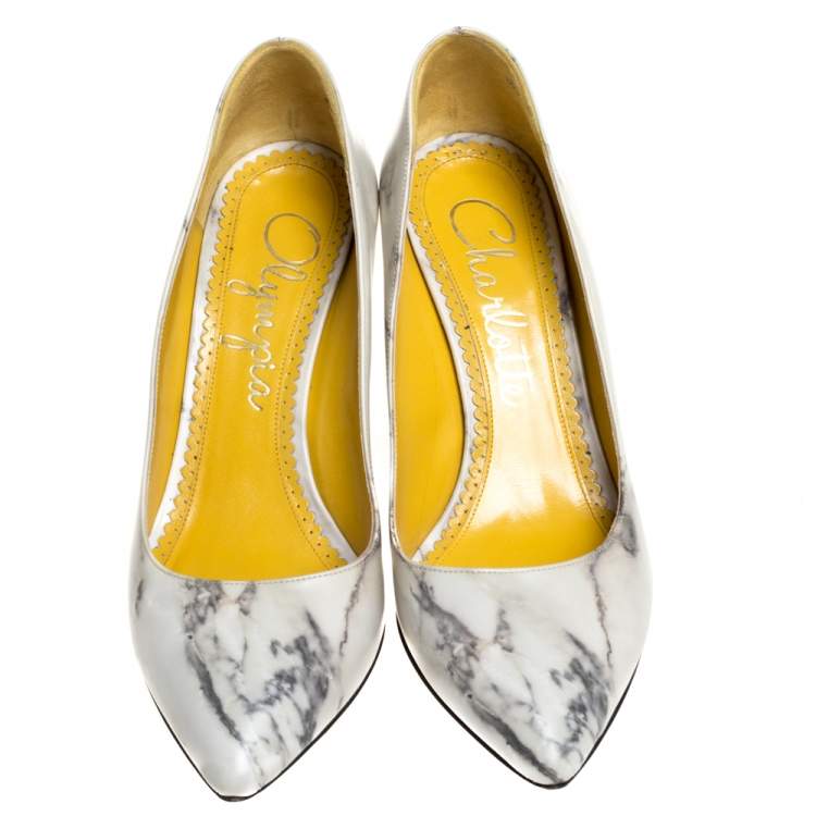 مملوكة مسبقًا Charlotte Olympia Cream Marble Print Leather Mabel Pumps Size 37.5