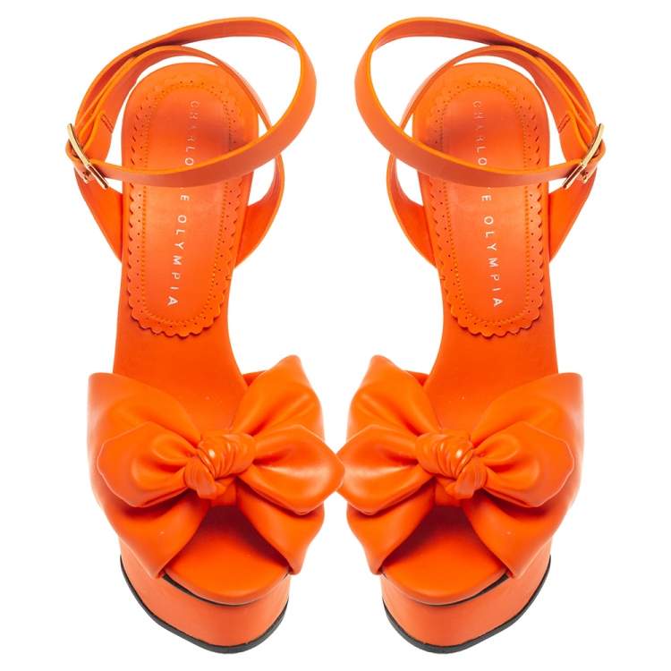 مملوكة مسبقًا Charlotte Olympia Orange Vinyl Leather Serena Bow Ankle Strap Platform Sandals Size 35.5