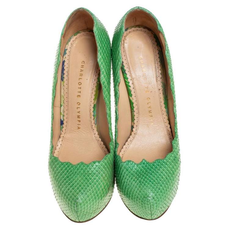 مملوكة مسبقًا Charlotte Olympia Green Python Leather Platform Pumps Size 36