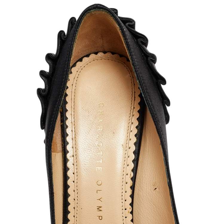 مملوكة مسبقًا Charlotte Olympia  Black Satin Paloma Fan Pleat Platform Pumps 37.5