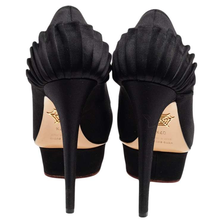 مملوكة مسبقًا Charlotte Olympia  Black Satin Paloma Fan Pleat Platform Pumps 37.5