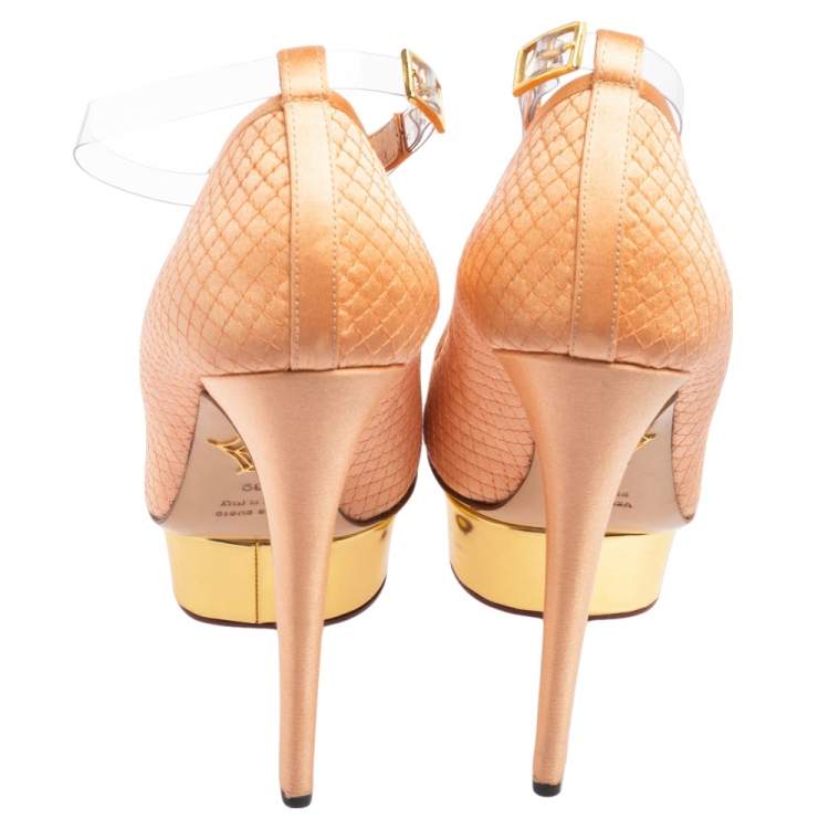 مملوكة مسبقًا Charlotte Olympia Peach Quilted Satin Dolores Ankle Strap Platform Pumps Size 39