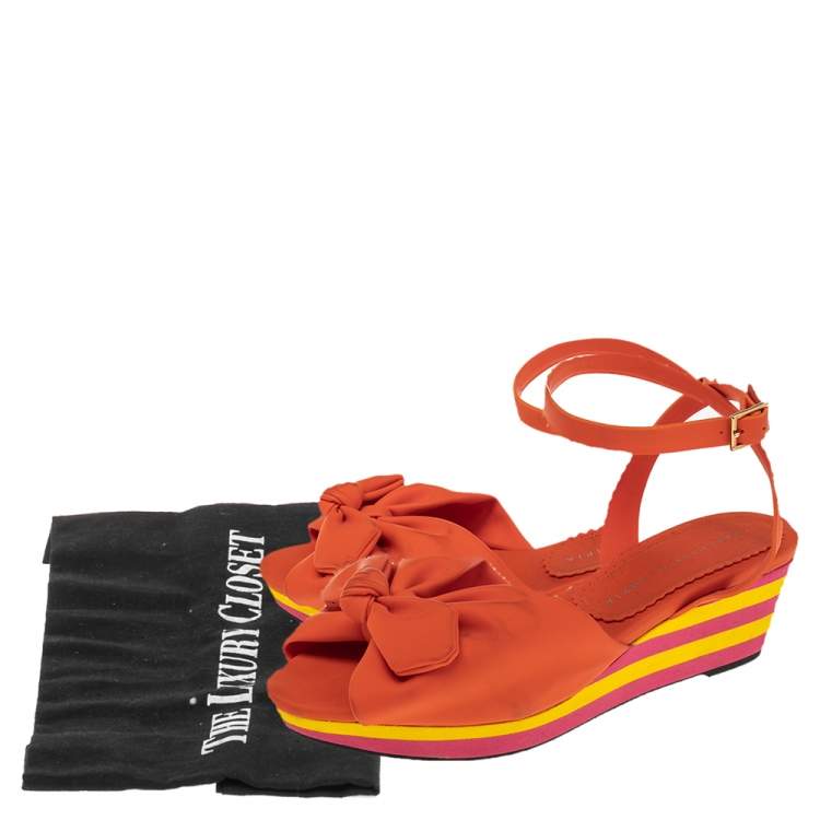 مملوكة مسبقًا Charlotte Olympia Multicolor PVC Bow Detail Ankle Strap Wedge Sandals Size 37.5
