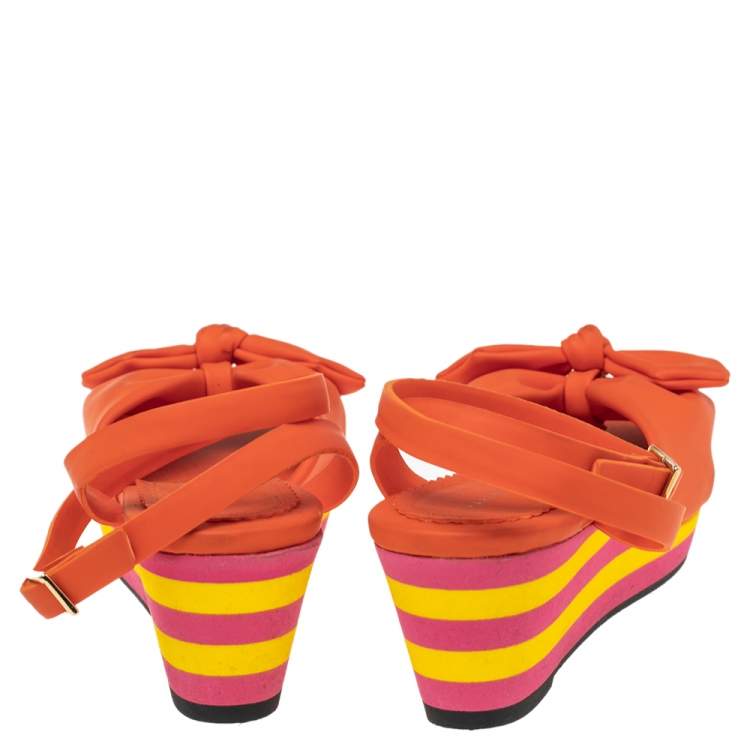مملوكة مسبقًا Charlotte Olympia Multicolor PVC Bow Detail Ankle Strap Wedge Sandals Size 37.5