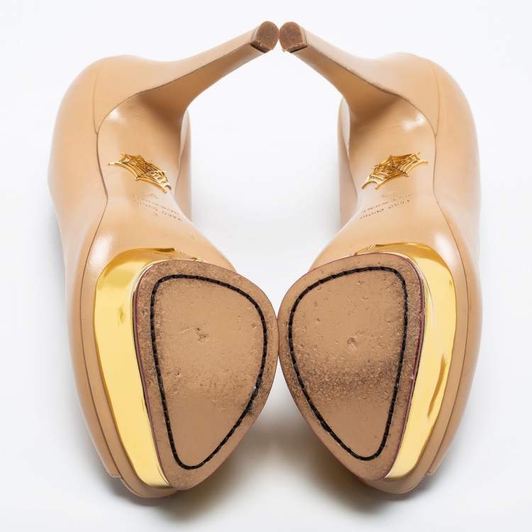 مملوكة مسبقًا Charlotte Olympia Beige Leather Daphne Platform Pumps Size 35