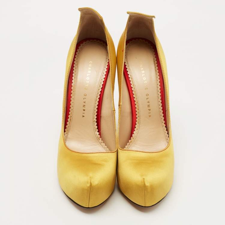 Pre Owned Charlotte Olympia Yellow Satin Platform Pumps Size 40