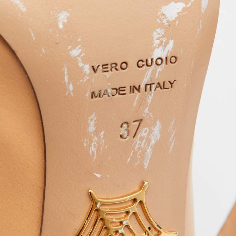 مملوكة مسبقًا Charlotte Olympia Beige/Gold Leather Platform Pumps Size 37