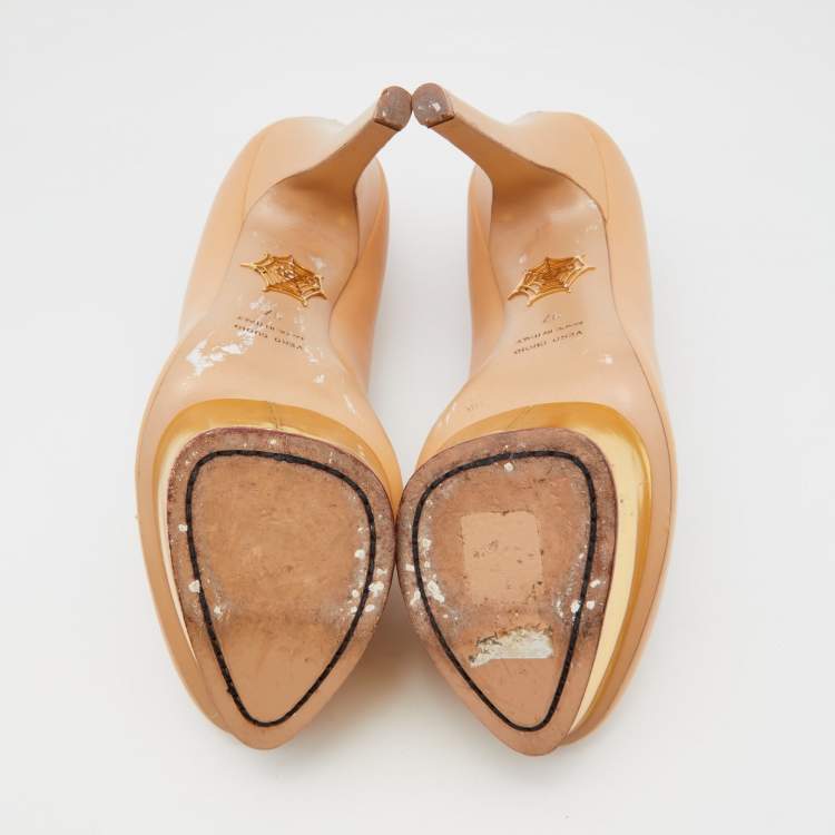 مملوكة مسبقًا Charlotte Olympia Beige/Gold Leather Platform Pumps Size 37