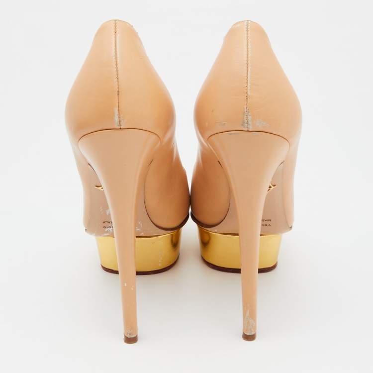 مملوكة مسبقًا Charlotte Olympia Beige/Gold Leather Platform Pumps Size 37